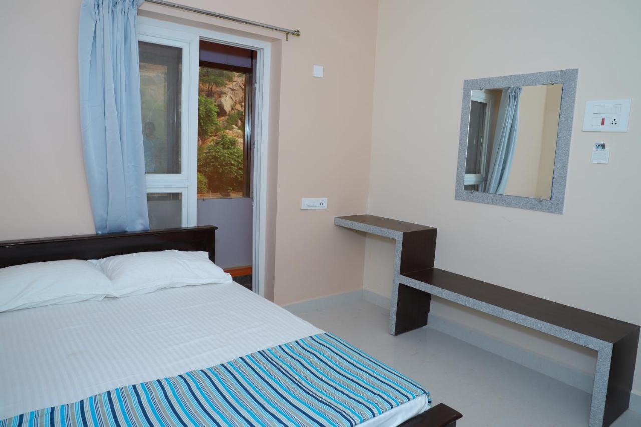 Lsr Hill View Residency Hotel Srikalahasti Exterior foto